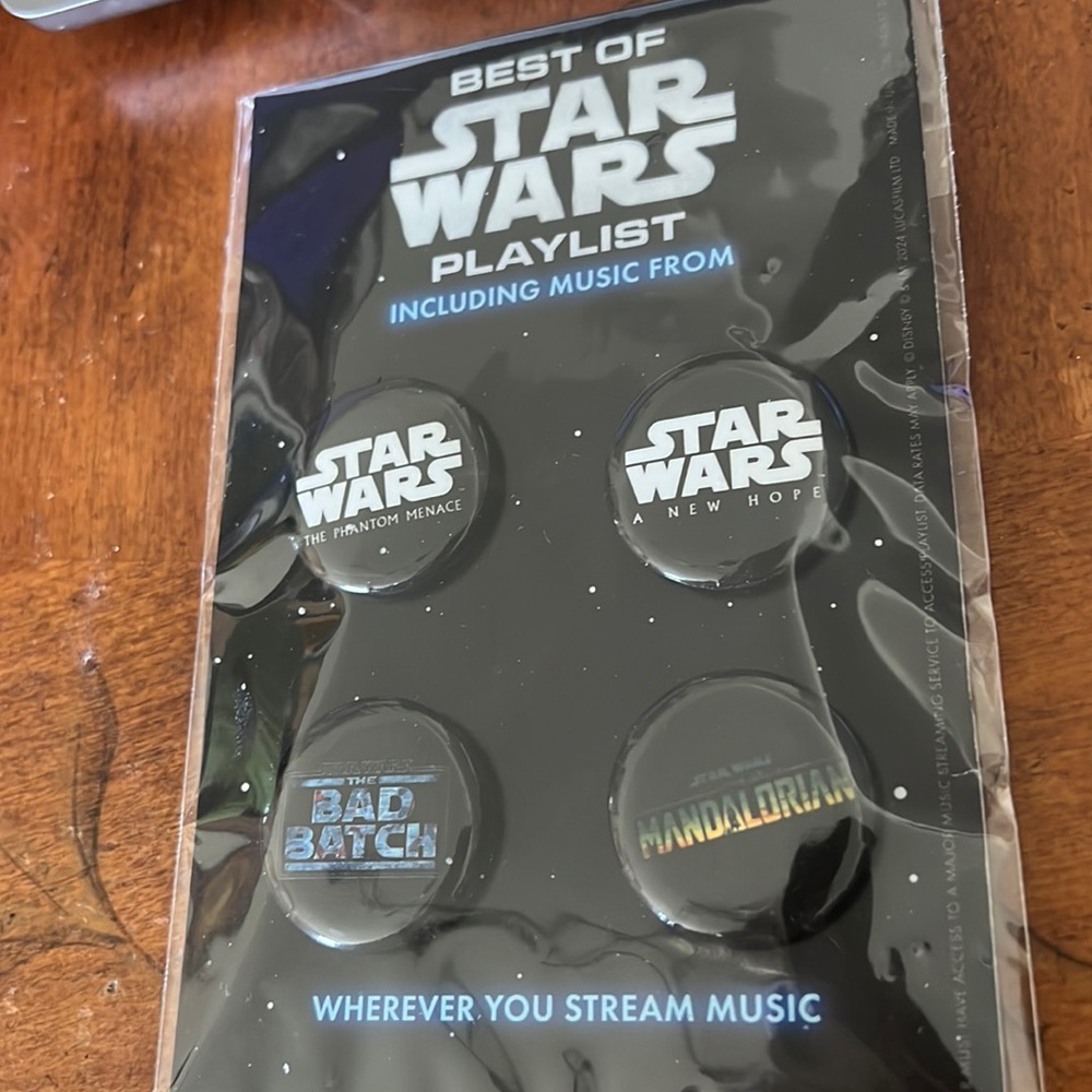 Star Wars pins, one set of four.